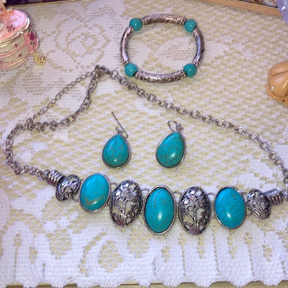 Vintage Silver Tone Turquoise Necklace/Bracelet/Earrings Set - Picture 5 of 7